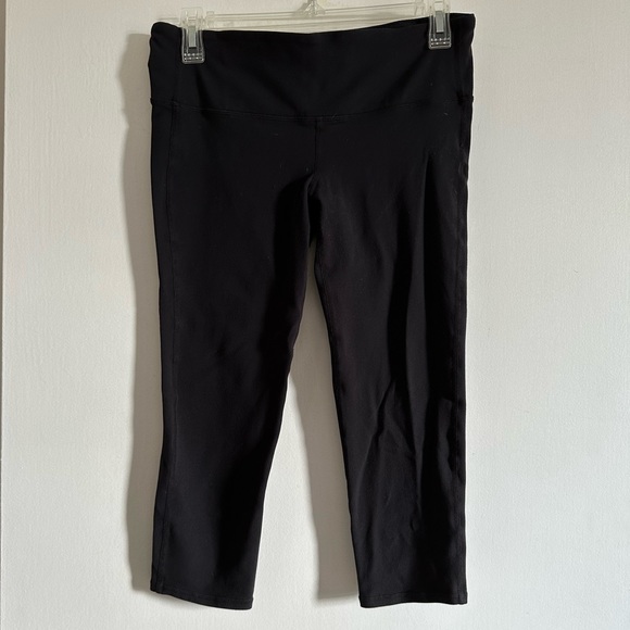 Athleta Black Cropped Capri Athletic Running Activewear Leggings size Medium EUC - Picture 1 of 8